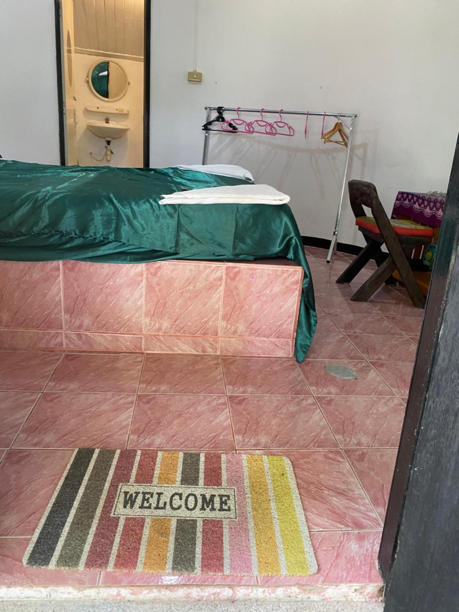 Apartamento Hutofhappiness Thong Sala Exterior foto